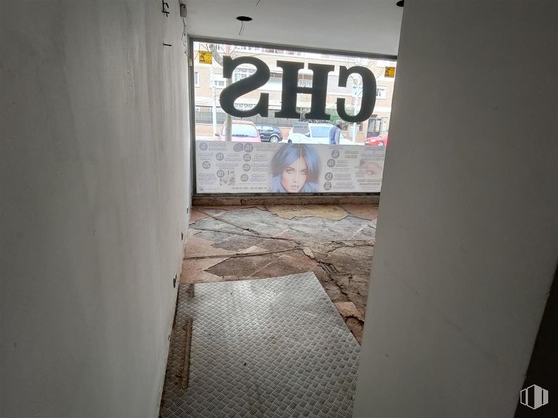 Retail for sale at Calle Manacor, 3, Humanes de Madrid, Madrid, 28970 with person, fixture, flooring, wood, art, composite material, concrete, glass, building and font around