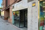 Retail for rent at Calle Murcia, 1, Fuenlabrada, Madrid, 28945 with door, property, plant, building, fixture, facade, awning, window, glass and city around