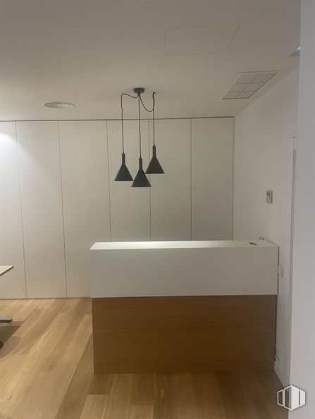 Oficina en venta en Calle Serrano, 213, Chamartín, Madrid, 28016 con alumbrado, madera, interiorismo, rectángulo, casa, suelos, edificio, arte, suelo y propiedad material alrededor