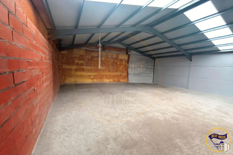 Industrial for sale at Polígono Industrial Carretera Motilla, Cuenca, 16004 with fixture, wood, floor, composite material, road surface, flooring, asphalt, symmetry, concrete and ceiling around