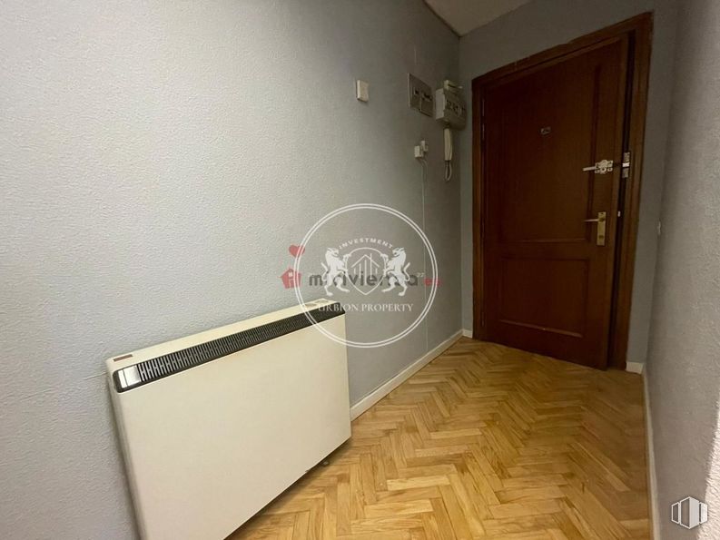 Oficina en alquiler en Calle Añastro, Ciudad Lineal, Madrid, 28033 con puerta, suelos, suelo, apartamento, suelos de madera, tinte para madera y madera dura alrededor