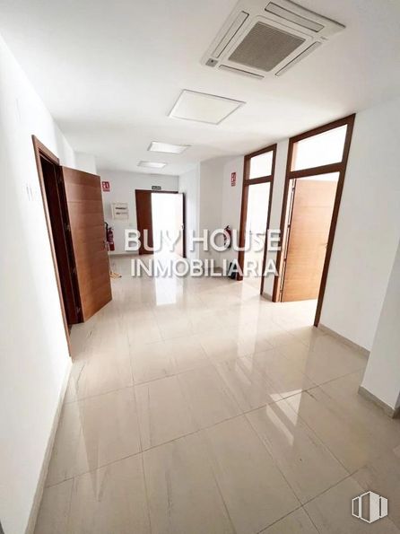 Oficina en alquiler en Zona centro, Illescas, Toledo, 45200 con accesorio, suelos, interiorismo, suelo, madera, hall, techo, evento, suelo de baldosas y material compuesto alrededor