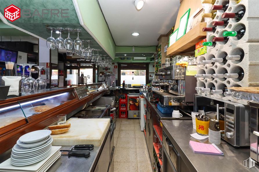 Local en venta en Zona Estación, Pinto, Madrid, 28320 con vajilla, propiedad, interiorismo, arquitectura, venta al por menor, edificio, cliente, mesa, estante y estantería alrededor