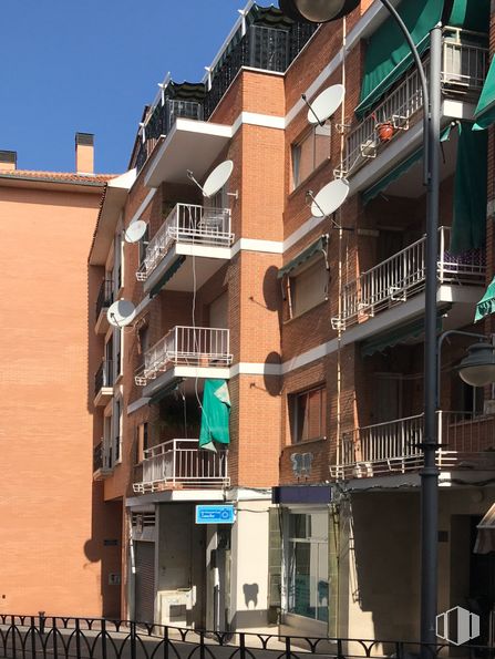 Local en alquiler y venta en Calle Francisco Rabal, 19, Arganda del Rey, Madrid, 28500 con edificio, cielo, diseño urbano, condominio, bloque de pisos, barrio, zona residencial, propiedad material, fachada y inmobiliario alrededor