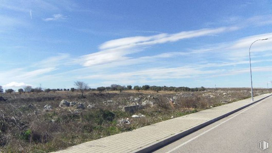 Land for sale at Polígono Los Albañakes, Seseña, Toledo, 45224 with street light, cloud, sky, plant, tree, asphalt, road surface, cumulus, natural landscape and tar around