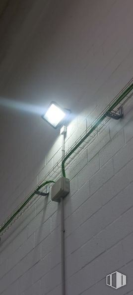 Industrial for rent at Avenida Fuentemar, 20, Coslada, Madrid, 28820 with light fixture, lighting, ceiling, electrical cable, fluorescent lamp, pipe, electrical supply, floodlight and security lighting around