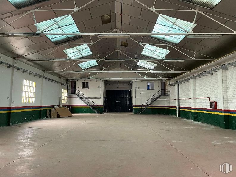 Industrial for sale at Calle Hierro, 6, Cobeña, Madrid, 28863 with window, field house, fixture, hall, flooring, building, symmetry, ceiling, event and parking around