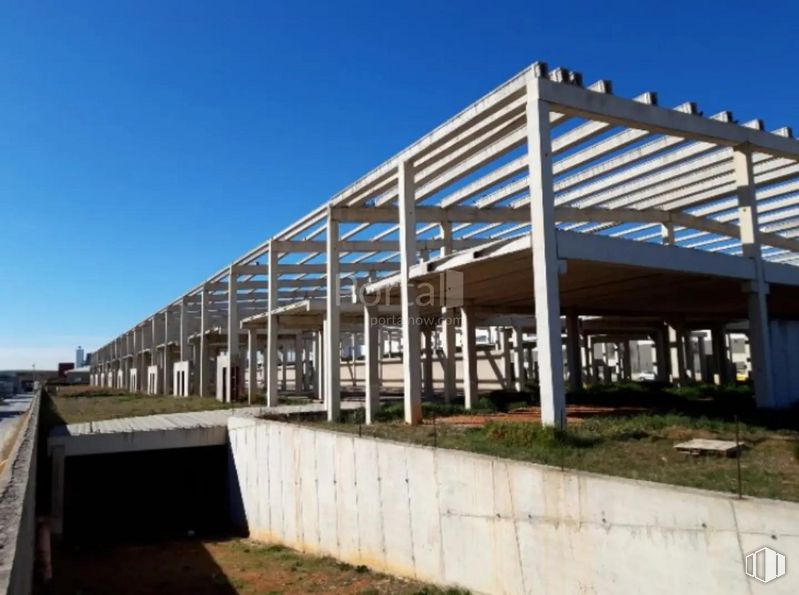 Land for sale at Calle Vega del Tajo, Guadalajara, 19209 with building, sky, plant, shade, wood, beam, landscape, facade, bridge and composite material around