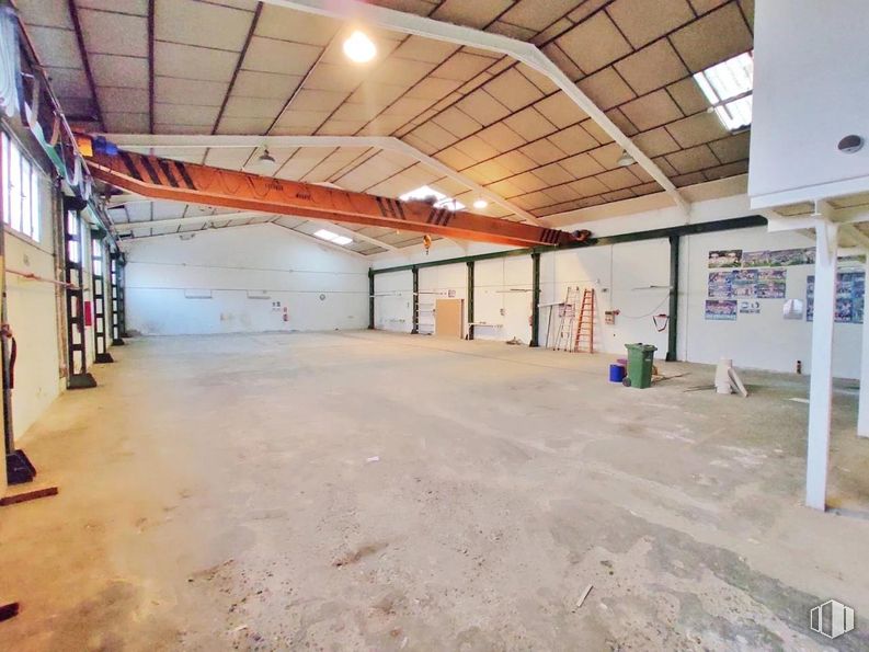 Industrial for sale at Polígono industrial, Arganda del Rey, Madrid, 28500 with flooring, floor, ceiling, hall, lighting, warehouse, beam, fluorescent lamp, building material and design around