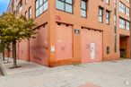 Retail for rent at Calle Alejandro Casona, San Sebastián de los Reyes, Madrid, 28700 with window, building, orange, wood, brick, brickwork, line, wall, residential area and road surface around