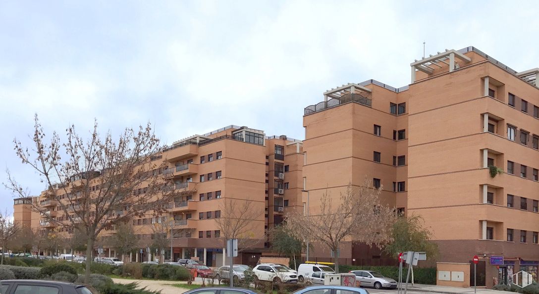 Local en venta en Paseo de Capa Negra, 6, Rivas-Vaciamadrid, Madrid, 28529 con coche, edificio, cielo, nube, vehículo terrestre, planta, ventana, rueda, vehículo y neumático alrededor