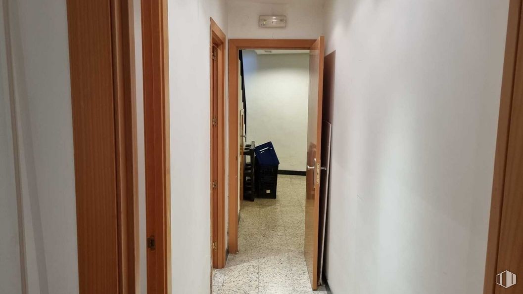 Retail for sale & for rent at Avenida Real, Vicálvaro, Madrid, 28032 with mirror, building, door, comfort, house, wood, flooring, hall, floor and fixture around