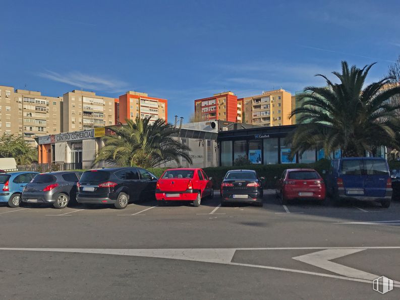 Local en alquiler y venta en Calle Galicia, 38, Fuenlabrada, Madrid, 28942 con coche, edificio, cielo, vehículo, nube, rueda, árbol, asfalto, superficie de carretera y barrio alrededor