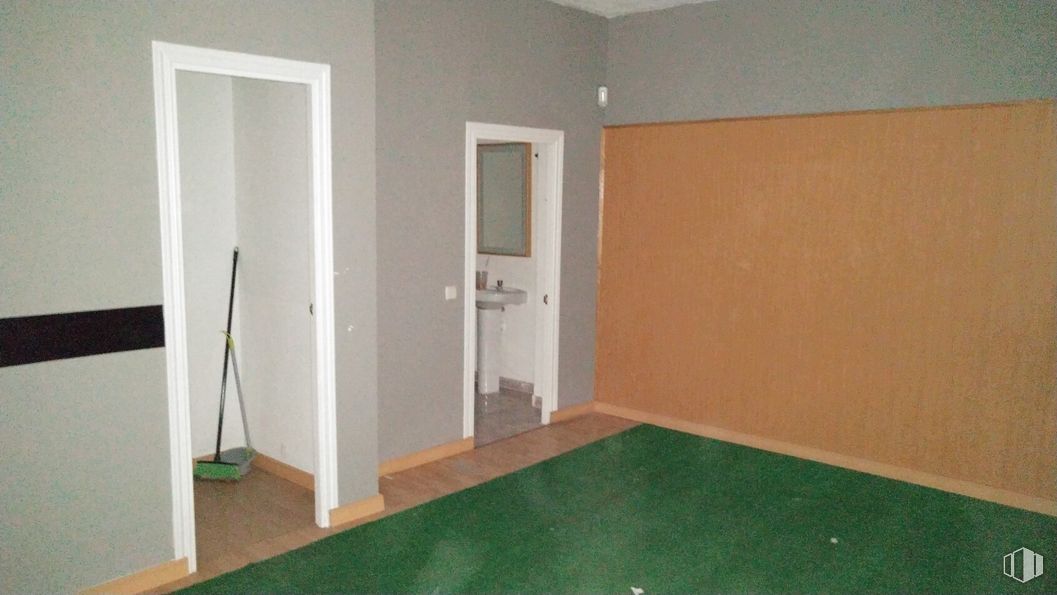 Local en alquiler en Plaza Monte Ciruelo, 4, Rivas-Vaciamadrid, Madrid, 28529 con puerta, madera, casa, edificio, suelo, piso, tinte para madera, pintura, madera y accesorio alrededor