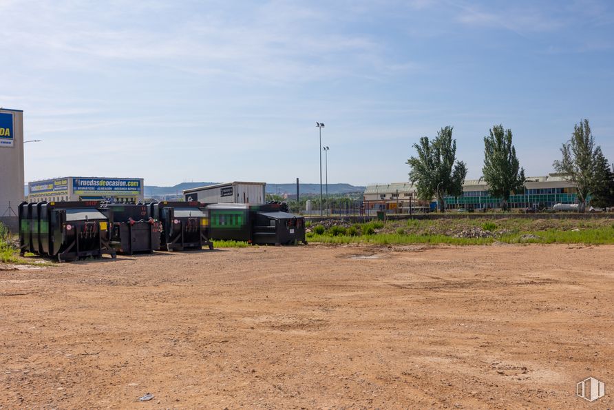 Land for sale at Avenida Cristóbal Colón, 232, Guadalajara, 19004 with sky, cloud, plant, tree, asphalt, land lot, vehicle, plain, gas and landscape around