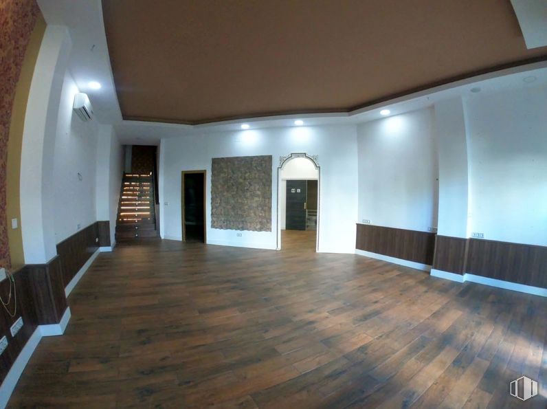 Local en alquiler en Carretera de Canillas, Hortaleza, Madrid, 28043 con edificio, hall, madera, puerta, suelos, suelo, casa, tinte para madera, accesorio y madera dura alrededor