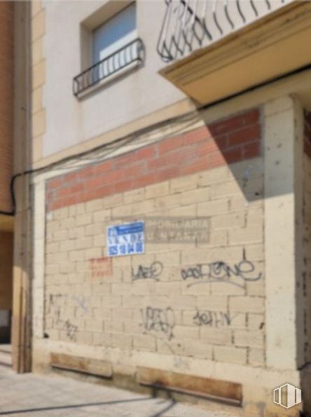 Retail for sale at Centro urbano, Quintanar de la Orden, Toledo, 45800 with window, building, handwriting, road surface, brickwork, wood, brick, font, sidewalk and facade around