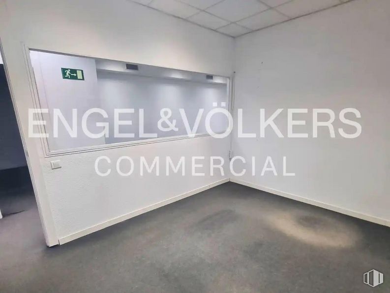 Office for rent at Calle Manuel Tovar, 16, Fuencarral - El Pardo, Madrid, 28034 with rectangle, font, floor, flooring, art, ceiling, eyewear, wood, building and glass around