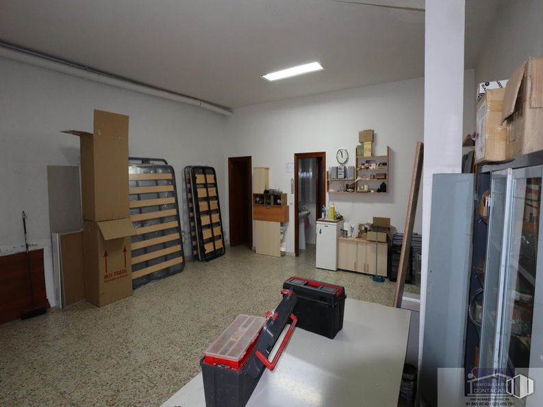 Local en venta en Avenida Libertad, 60, Colmenar Viejo, Madrid, 28770 con equipaje y bolsos, ebanistería, diseño de interiores, archivar, piso, pavimentos, estante, madera, estantería y edificio alrededor