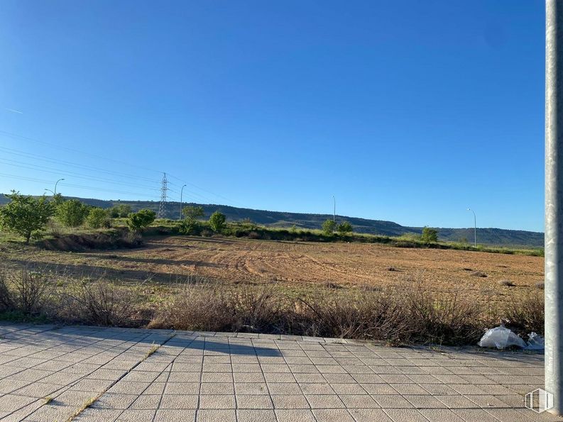 Suelo en venta en Calle Bronce, Chiloeches, Guadalajara, 19160 con cielo, planta, paisaje natural, superficie de la carretera, hierba, llano, horizonte, paisaje, rectángulo y pradera alrededor