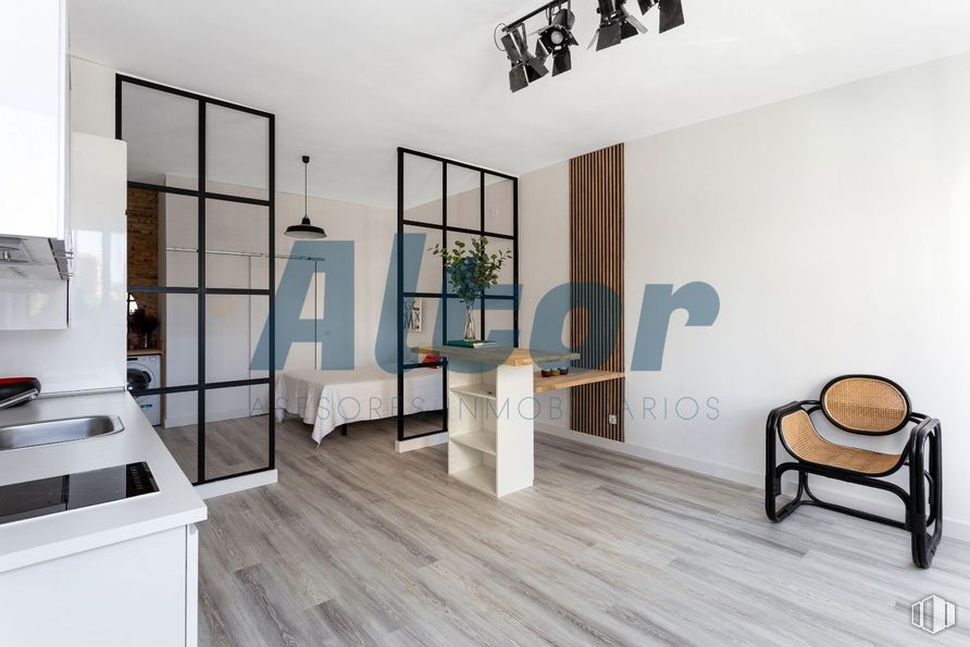 Local en venta en Calle Arzúa, Hortaleza, Madrid, 28033 con silla, mueble, propiedad, confort, madera, interiorismo, marco, suelos, suelo y madera dura alrededor