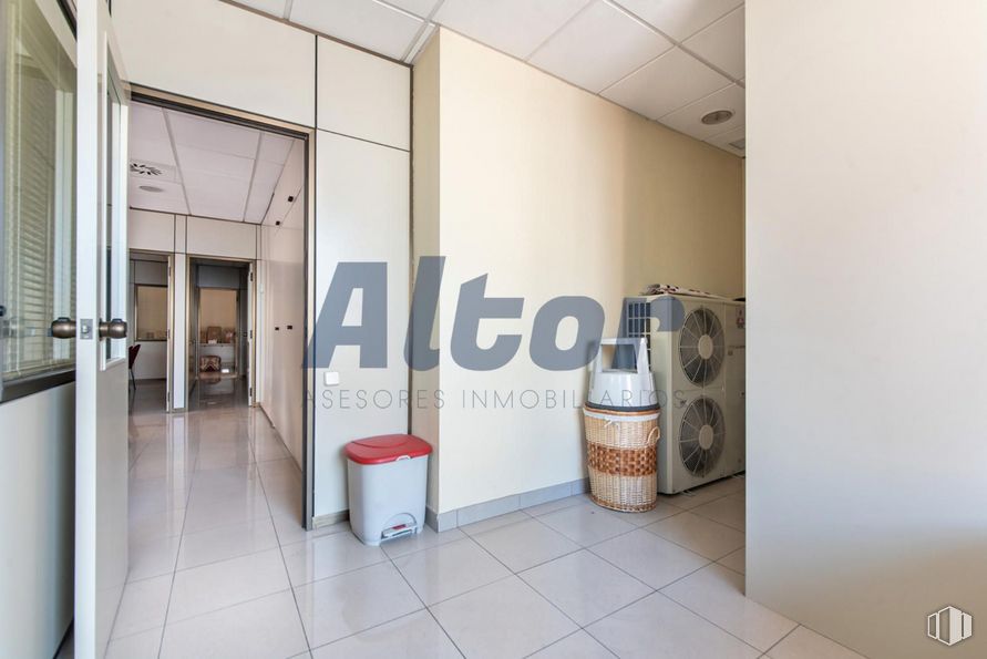 Retail for sale at Calle Rocinante, Fuencarral - El Pardo, Madrid, 28034 with waste container, washing machine, fixture, flooring, floor, building, font, ceiling, door and event around