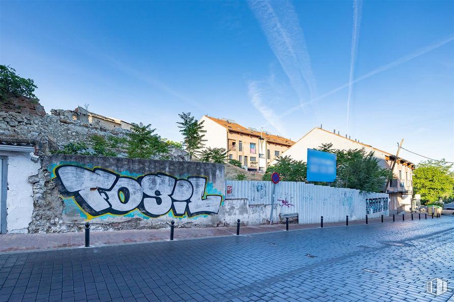 Land for sale at Zona ayuntamiento, Seseña, Toledo, 45223 with building, sky, blue, cloud, road surface, asphalt, window, paint, tree and plant around