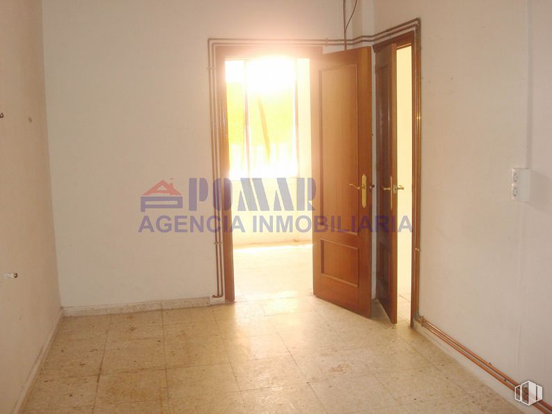 Retail for sale at Calle Hornos Caleros, 48, Ávila, 05001 with fixture, door, wood, building, paint, flooring, floor, house, home door and tints and shades around