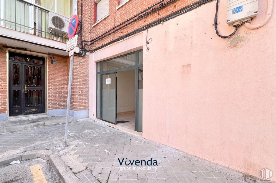 Local en venta en Calle Las Palmas, Móstoles, Madrid, 28937 con ventana, puerta, superficie de la carretera, pared, accesorio, madera, asfalto, ladrillo, gas y fachada alrededor