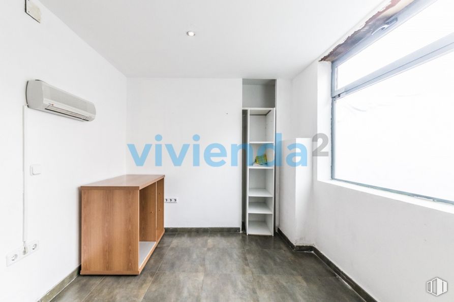 Local en venta en Calle Naranjo, Tetuán, Madrid, 28039 con ebanistería, ventana, alumbrado, propiedad, accesorio, diseño de interiores, pasillo, suelo, piso y pared alrededor