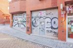 Retail for rent at Calle Mercurio, 6, Valdemoro, Madrid, 28340 with daytime, property, azure, infrastructure, art, architecture, font, brick, graffiti and building around