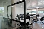 Office for sale at Edificio Las Américas I y II, Calle Chile, 4, Las Rozas de Madrid, Madrid, 28290 with chair, table, furniture, office chair, desk, fixture, computer desk, building, interior design and floor around