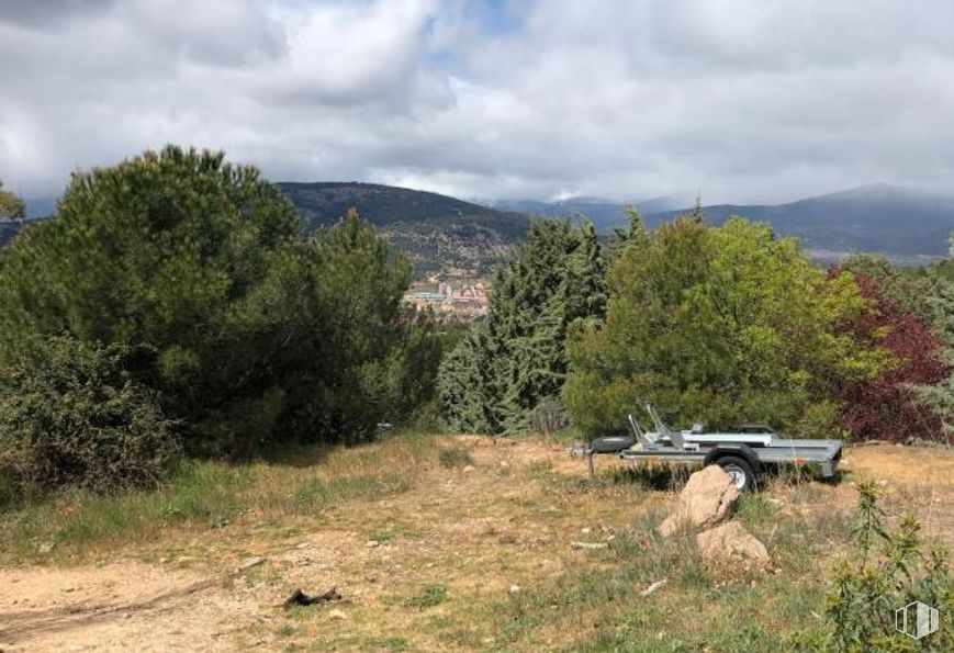 Land for sale at Calle Pradera de la Cierva, Collado Villalba, Madrid, 28400 with truck, cloud, plant, sky, mountain, natural landscape, land lot, vehicle, tree and grass around