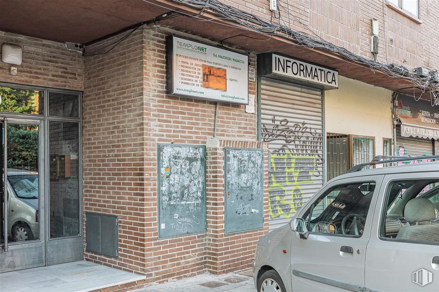 Local en venta en Calle Nueva, 16, Las Rozas de Madrid, Madrid, 28230 con coche, puerta, ventana, rueda, luz de estacionamiento, neumático, propiedad, vehículo, vehículo de motor y ladrillo alrededor