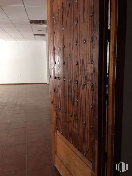 Office for sale at Calle Corredera del Cristo, 36, Talavera de la Reina, Toledo, 45600 with wardrobe, brown, window, fixture, wood, door, wood stain, varnish, plank, hardwood and flooring around