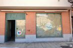 Retail for sale at Universidad, Ávila, 05002 with person, door, window, fixture, brickwork, wood, brick, building, facade and art around