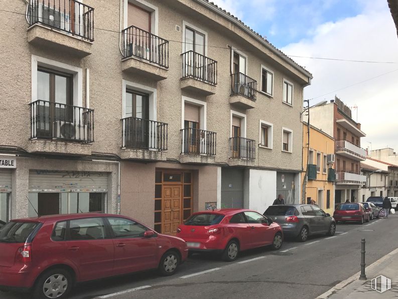 Local en alquiler en Calle Santa Ana Baja, 17, Fuencarral - El Pardo, Madrid, 28034 con coche, rueda, ventana, edificio, neumático, vehículo terrestre, vehículo, propiedad, cielo y nube alrededor