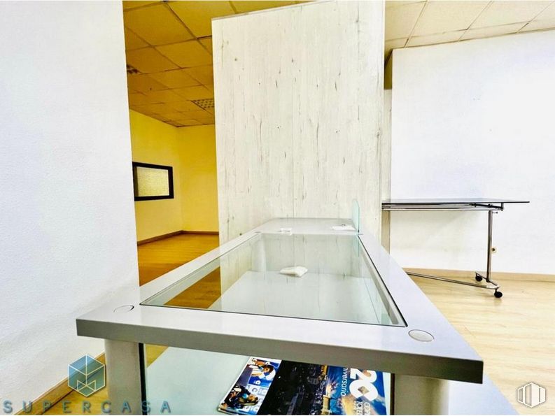 Retail for sale & for rent at Ronda Buenavista, Toledo, 04005 with table, wood, rectangle, interior design, automotive exterior, flooring, floor, shade, wood stain and hardwood around