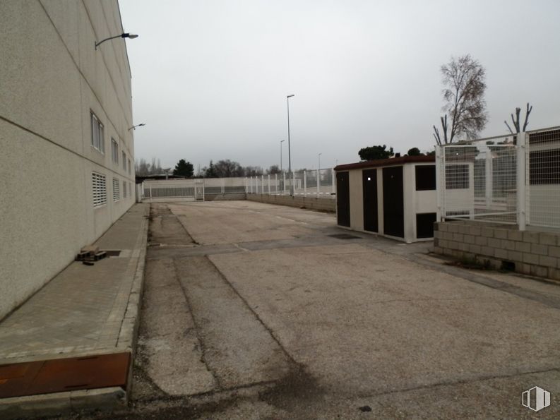 Nave en alquiler en Polígono Industrial Alcalá, Alcalá de Henares, Madrid, 28806 con edificio, cielo, superficie de carretera, asfalto, árbol, lote de tierra, gris, espacio público, barrio y carretera alrededor