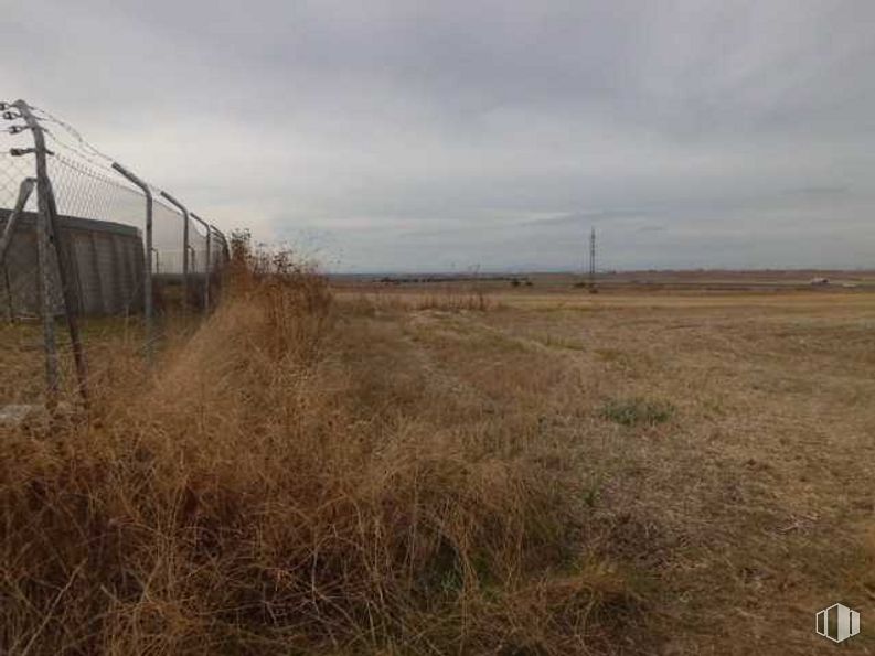 Land for sale at Sector S-8 5003, Cabañas de la Sagra, Toledo, 45592 with bridge, cloud, sky, plant, natural landscape, tree, overhead power line, fence, grassland and grass around