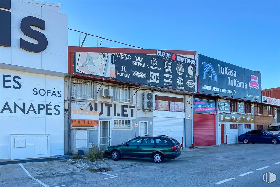 Nave en alquiler y venta en Carretera Torrejón a Ajalvir Polígono Conmar, Ajalvir, Madrid, 28864 con coche, luz de estacionamiento, neumático, cielo, rueda, propiedad, vehículo de motor, vehículo, edificio y exterior del automóvil alrededor