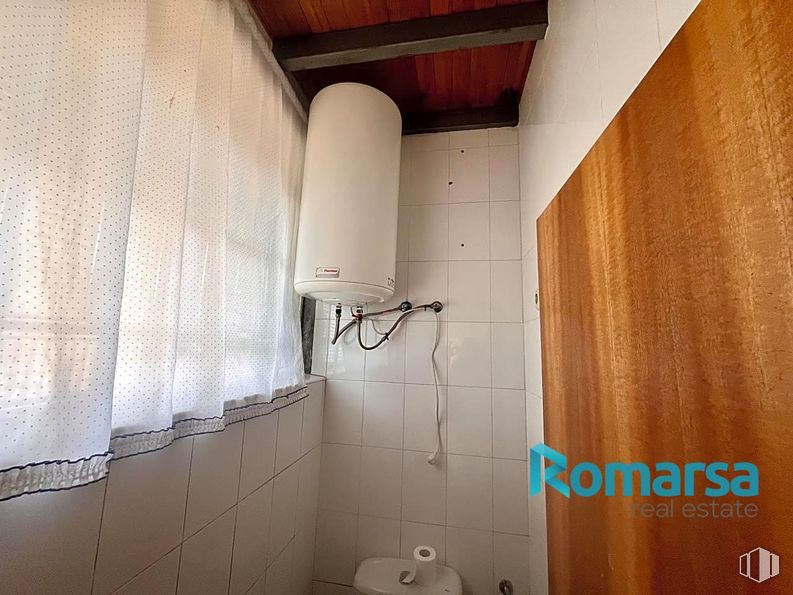 Industrial for sale & for rent at Carretera Piedrahita, Muñogalindo, Ávila, 05530 with plumbing fixture, bathroom, interior design, building, wood, house, wall, floor, flooring and plumbing around