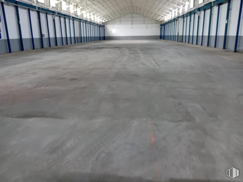 Industrial for rent at Calle Miguel Servet, 10, Valdemoro, Madrid, 28341 with road surface, asphalt, floor, wall, building, composite material, concrete, ceiling, symmetry and road around