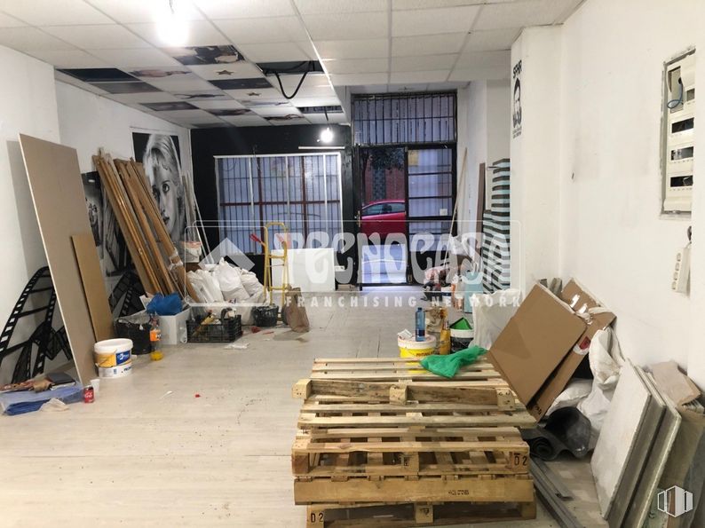 Local en alquiler y venta en Calle Ros de Olano, 7, Chamartín, Madrid, 28002 con equipaje y bolsos, madera, piso, pavimentos, madera, espacio, techo, ingeniería, accesorio y arte alrededor