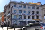 Office for rent at Calle Miguel Fluiters, 45, Guadalajara, 19001 with car, building, tire, automotive parking light, wheel, sky, window, vehicle, condominium and automotive tail & brake light around