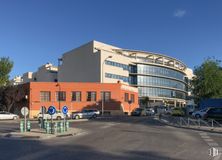 Office for rent at Edificio 1B (22-B), Calle Casas de Miravete, 22-24, Villa de Vallecas, Madrid, 28031 with car, building, wheel, sky, window, vehicle, tire, urban design, condominium and neighbourhood around