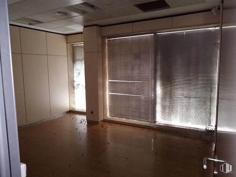 Retail for sale at Calle Toledo, 5, Getafe, Madrid, 28901 with window blind, window, fixture, wood, building, shade, house, floor, flooring and door around