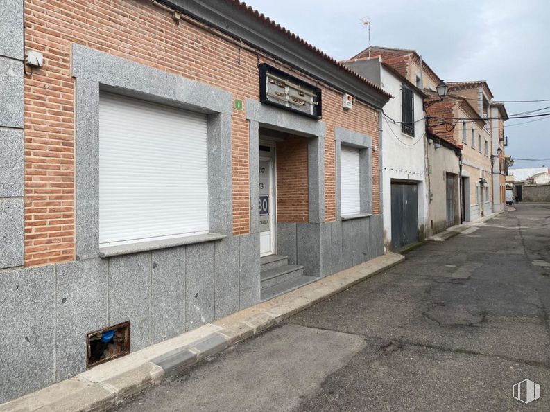 Local en venta en Zona Centro, Las Ventas con Peña Aguilera, Toledo, 45127 con puerta, propiedad, cielo, ventana, edificio, infraestructura, ladrillo, superficie de la carretera, albañilería y asfalto alrededor