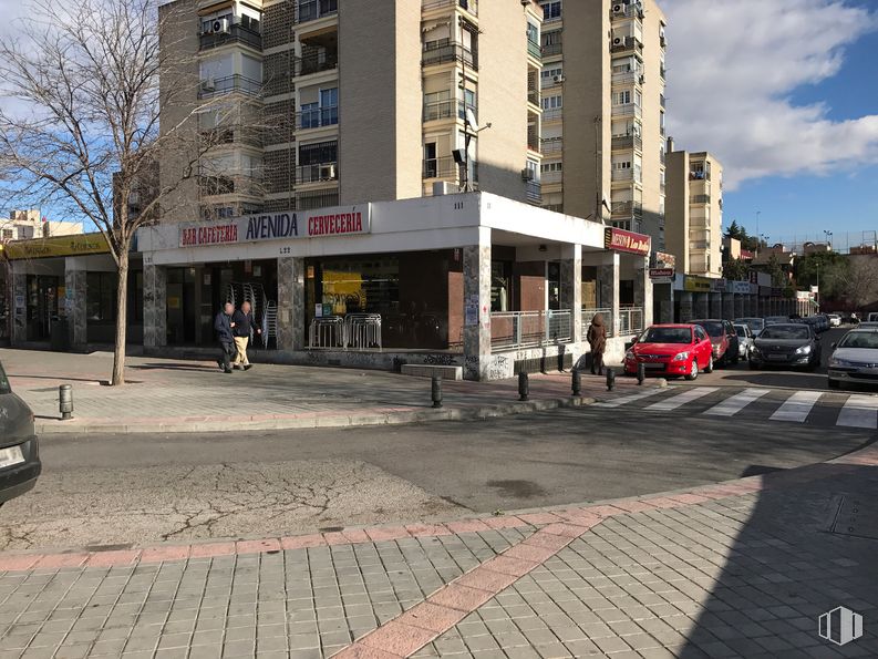 Local en alquiler en Avenida Padre Piquer, 17, La Latina, Madrid, 28024 con coche, edificio, nube, vehículo, cielo, rueda, ventana, superficie de la carretera, asfalto y diseño urbano alrededor