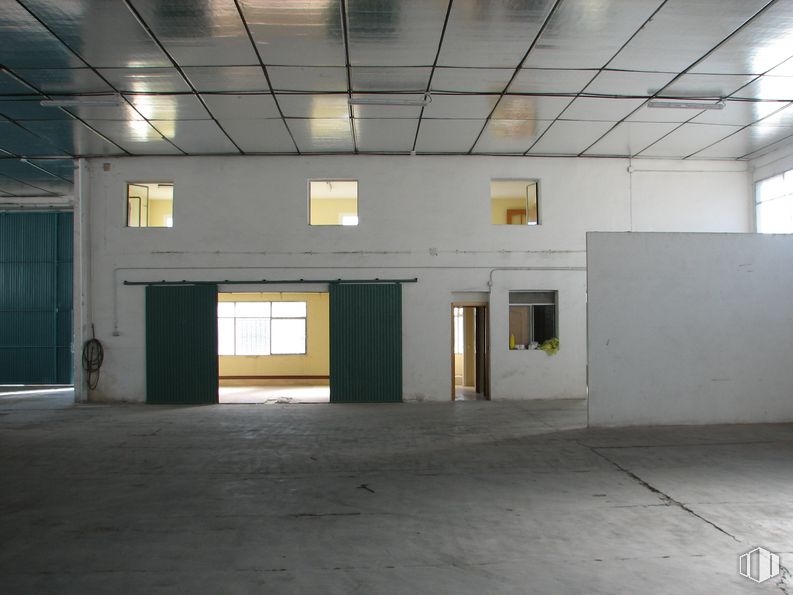 Industrial for sale & for rent at Avenida Olivar, Valdemoro, Madrid, 28341 with door, window, fixture, hall, building, flooring, gas, ceiling, parking and concrete around